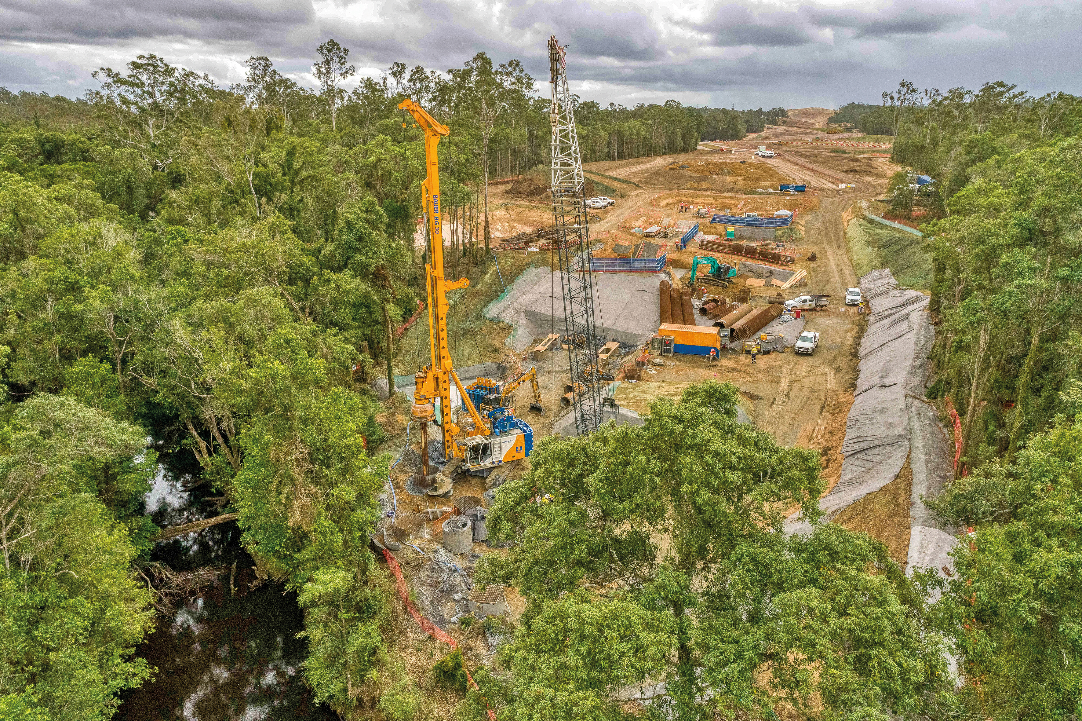 Bauer is installing the foundation piles for 23 new highway bridges in the Australian state of  Queensland.
